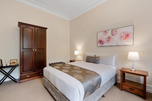 Waratah On York image 7